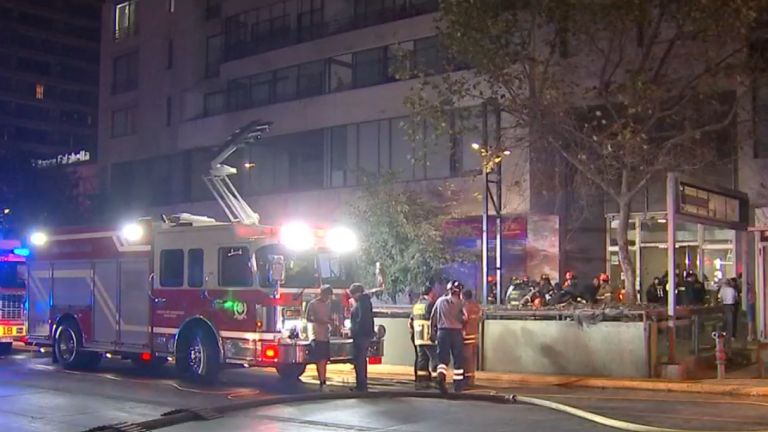 Hombre que pernoctaba en bodega de edificio en Providencia murió en incendio: 200 personas evacuaron
