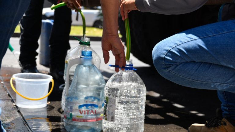 Corte de agua de 30 horas afectará Ñuñoa en plena ola de calor: Conoce los puntos de abastecimiento