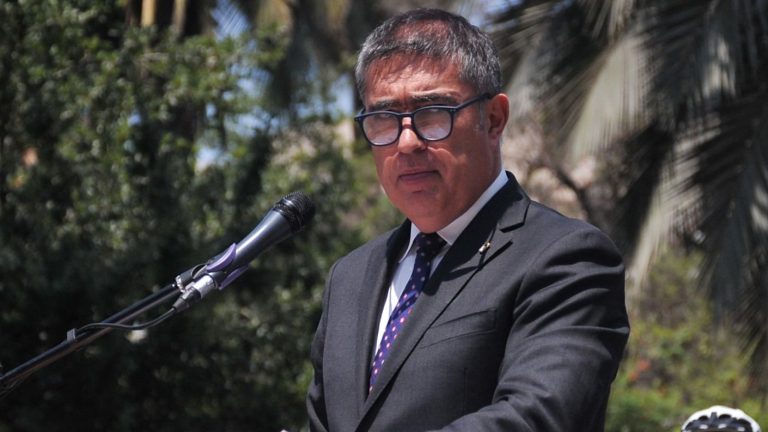 Concejales critican a Mario Desbordes por tomarse “vacaciones” a sólo un mes de asumir el cargo