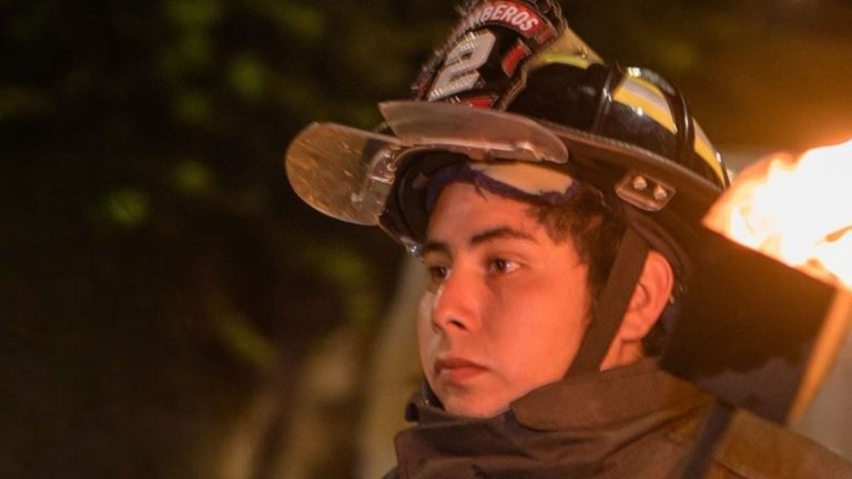 “Vacío inmenso en nuestras filas”: La despedida a bombero que murió combatiendo incendio en Los Sauces