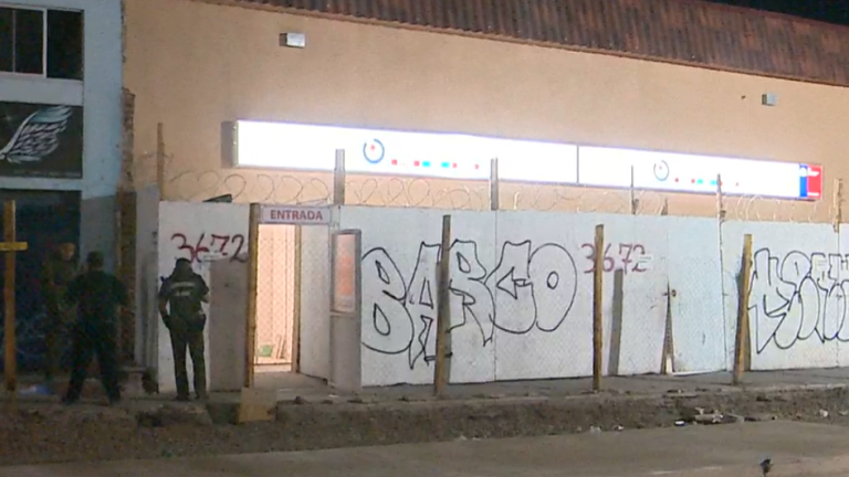 Carabineros frustró robo a caja de compensación en Conchalí: Encontraron a los delincuentes adentro