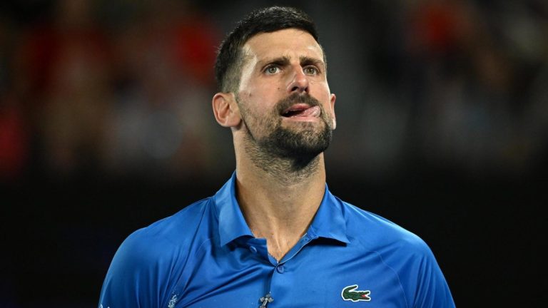 Viejos son los trapos: Novak Djokovic tumba a Carlos Alcaraz y se mete en semis del Australian Open