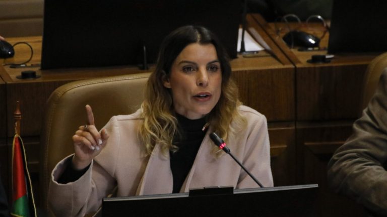 Día clave para Maite Orsini: Este miércoles el Frente Amplio vota su futuro en el partido