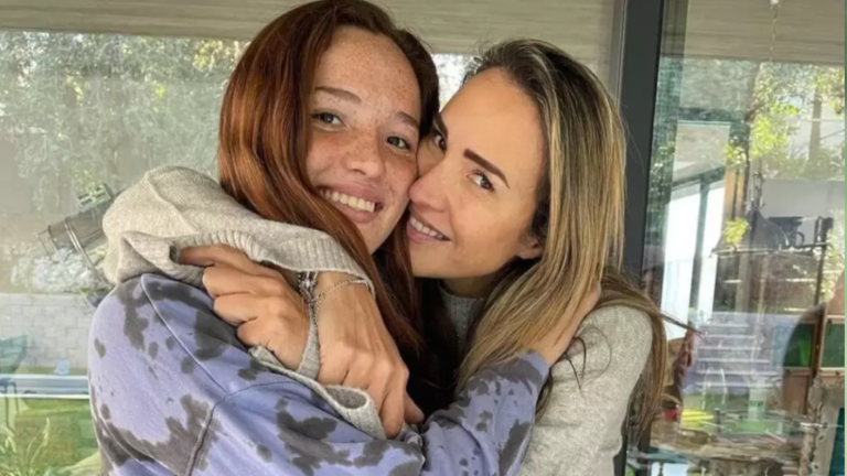 VIDEO | La extensa travesía de Angélica Castro junto a Laura de la Fuente para llegar a Uganda