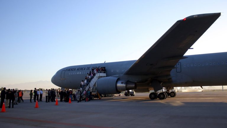 Ejecutan la expulsión 37 extranjeros de Chile: Todos habían cometido delitos en el país