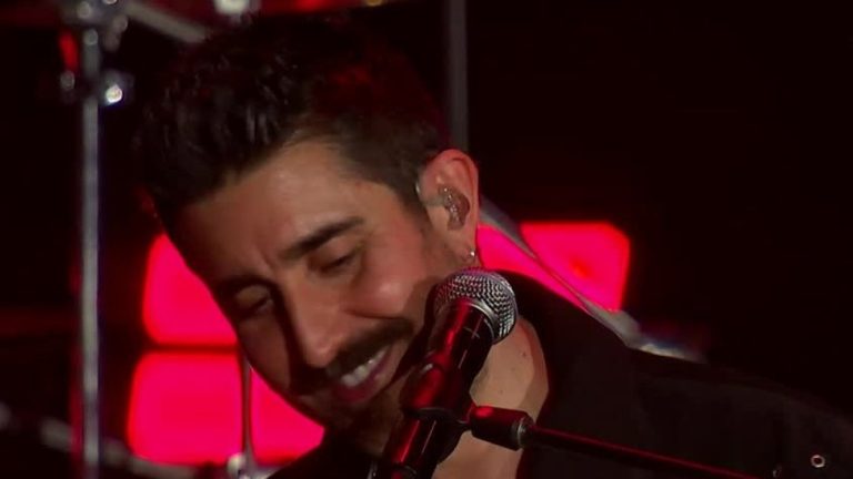 “Eres un…”:  El chilenismo de Alex Ubago en Festival de Las Condes