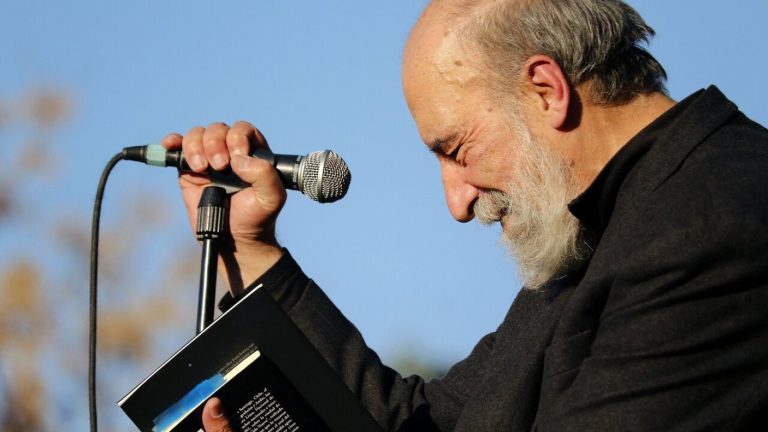 Raúl Zurita salió al paso tras insólita “fake news” por supuesta muerte: “Un tanto exageradas”