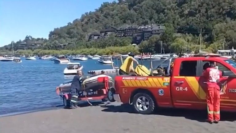 Buscan a joven de 23 años desaparecida tras caer de un kayak en el Lago Villarrica