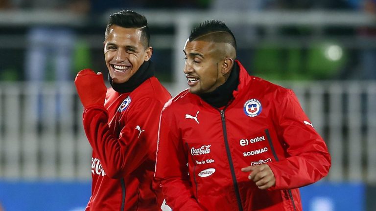 Arturo Vidal imagina a Alexis Sánchez en el fútbol chileno y lo desafía: “Que venga a la U”