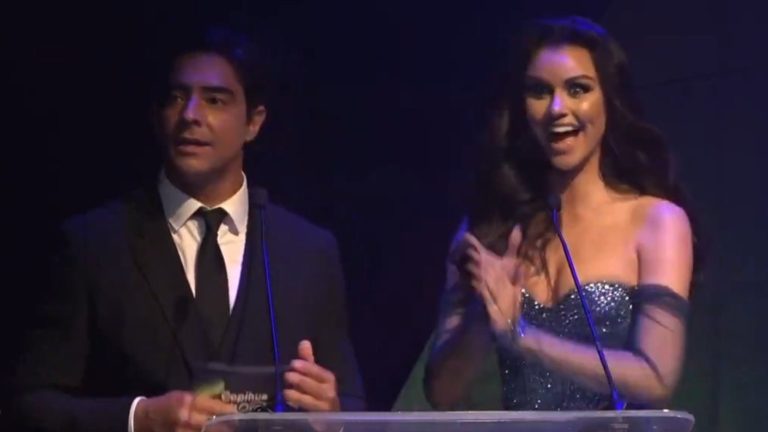 La espontánea reacción de Emilia Dides al anunciar premio de Evelyn Matthei en los Copihue de Oro