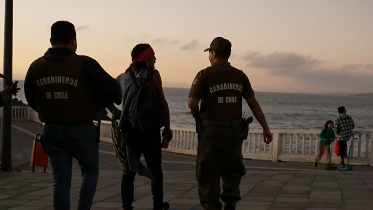 Patrullajes en el litoral: Carabineros y funcionarios municipales combaten comercio ambulante