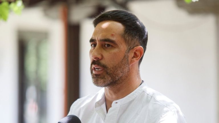 Millones en zapatillas: Delincuentes roban en propiedad de familia de Claudio Bravo