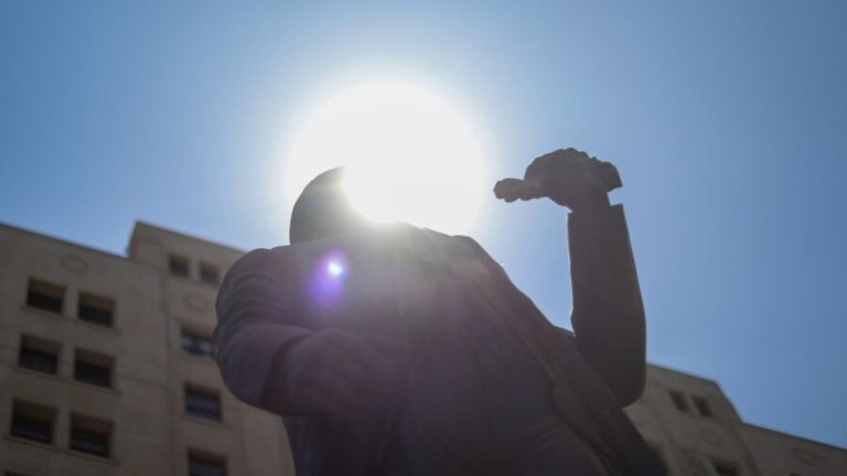 Hasta los 39°: Las zonas de la RM que tendrán TEMPERATURAS EXTREMAS este martes