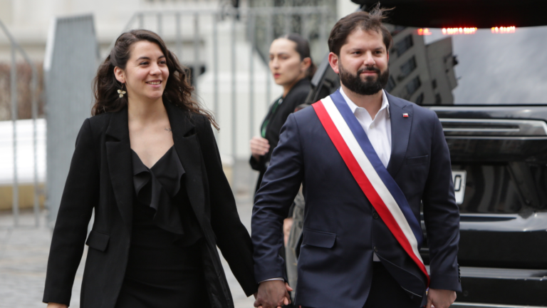 “Te amo”: Presidente Boric comparte romántico mensaje de cumpleaños a su pareja Paula Carrasco