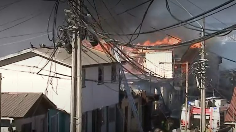 Incendió consumió 11 viviendas y dejó 25 damnificados en Valparaíso