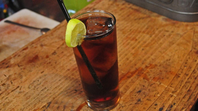 Día de la Piscola: Conoce las MEJORES PROMOS y descuentos para celebrar este día