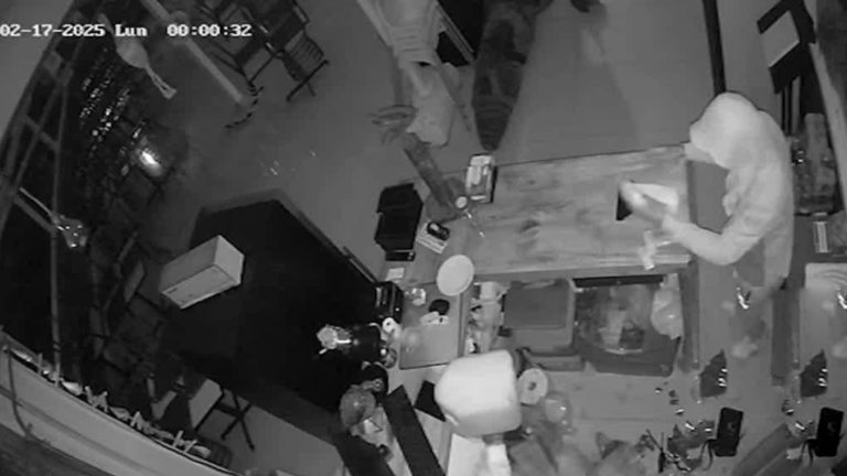 ¿Venganza, ajuste de cuentas o extorsión? Desconocidos queman restaurante en Antofagasta