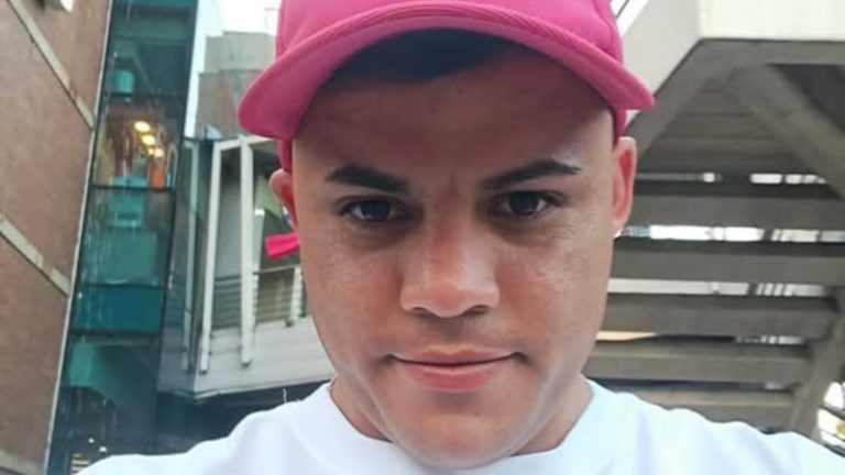 Joven perdió la vista y está en riesgo vital: Familia denuncia brutal ataque con químico en Valparaíso