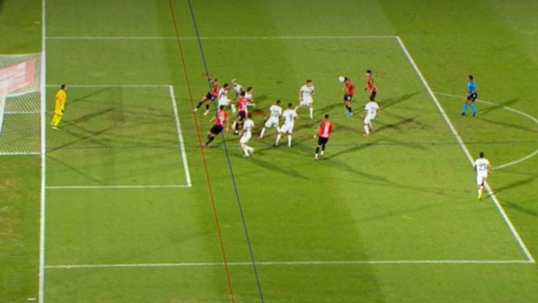 Un offside salvó a Ñublense de un penal que reclamó todo Boston River