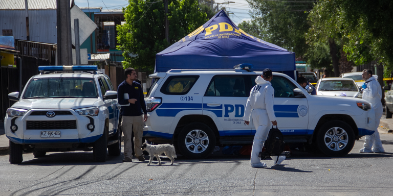 Encuentran cuerpo sin vida en plena vía pública de barrio Franklin: Víctima habría sido apuñalada