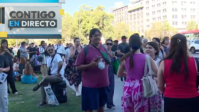 Más de 40 cuadras caminando: Santiaguinos buscan solución para llegar a destino tras colapso en el transporte