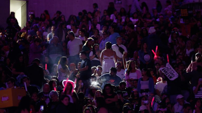 Público se retira de la Quinta Vergara tras suspensión de noche de Viña 2025: “Hay un caos”