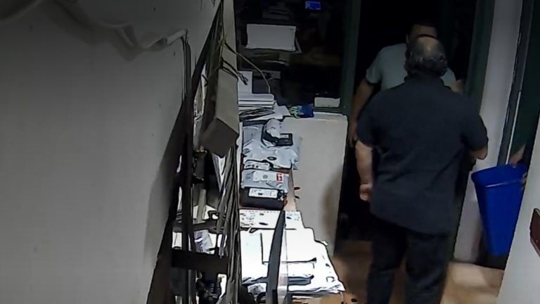 Amenazó, insultó y golpeó a conserje: Alerta por nuevo ataque a trabajador en edificio