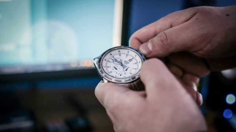 Cambio de hora: ¿Cuándo comienza el horario de invierno en Chile?