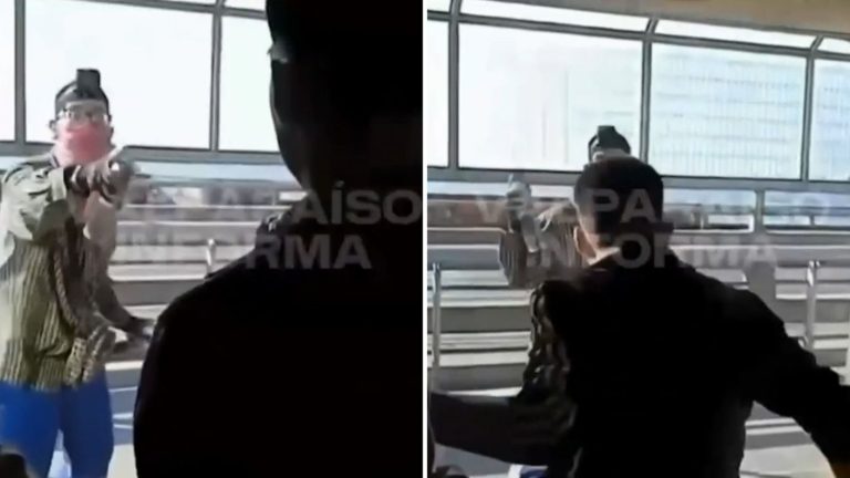 VIDEO | Inusual pelea: Pasajeros de metro enfrentaron a grafiteros que detuvieron el tren