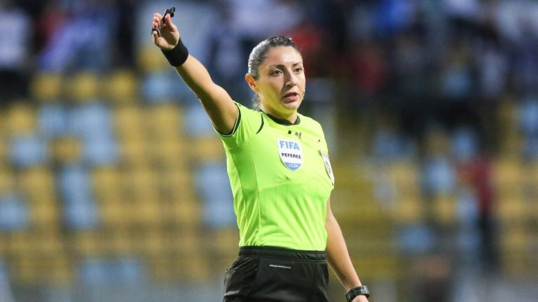 Quién es Dione Rissios, la árbitra del partido entre Colo Colo y Unión San Felipe