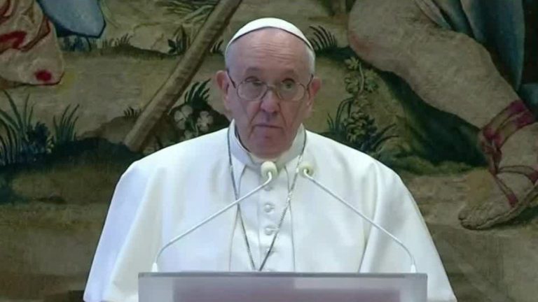 Alerta en el Vaticano: Papa Francisco fue hospitalizado de urgencia en Roma