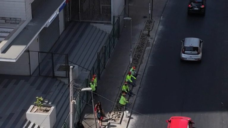 Polémica en Estación Central por instalación de piedras para frenar comercio ambulante