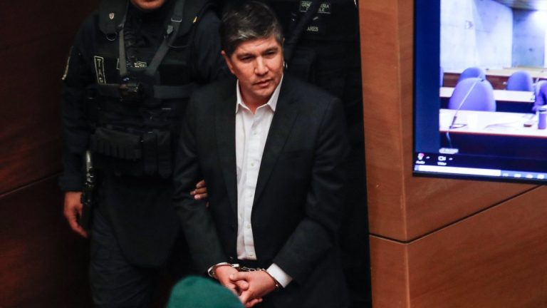 Denunciante de Monsalve demanda al gobierno por vulneración de sus derechos