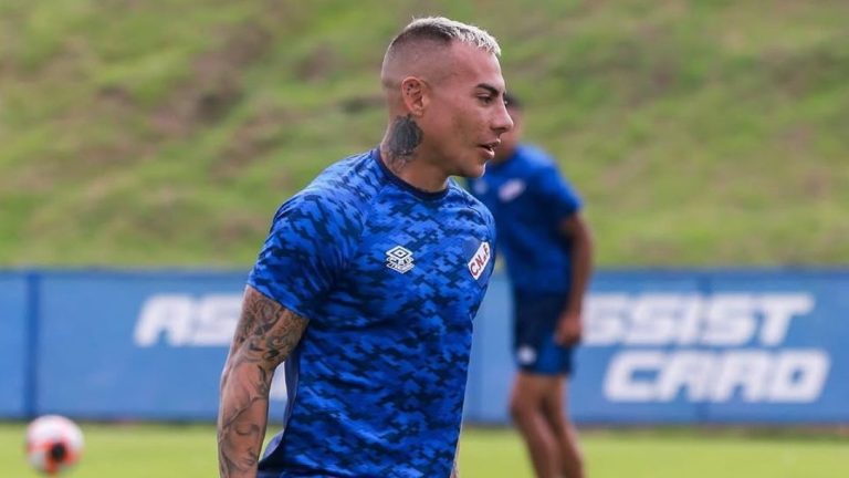Sueldos impagos: Eduardo Vargas atraviesa su primera crisis en Nacional de Uruguay