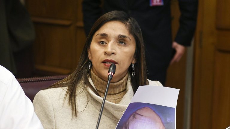 Suprema ordenó a Fabiola Campillai borrar publicaciones contra ex carabinero Claudio Crespo