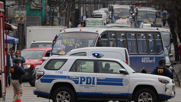 Así operan las bandas que roban a conductores de aplicación en Chile