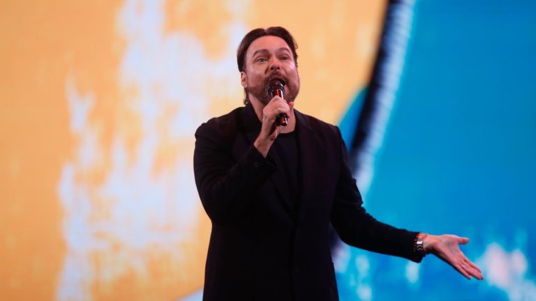 El descargo George Harris tras fallido show en Viña 2025: Estuvo casi 45 minutos en el escenario