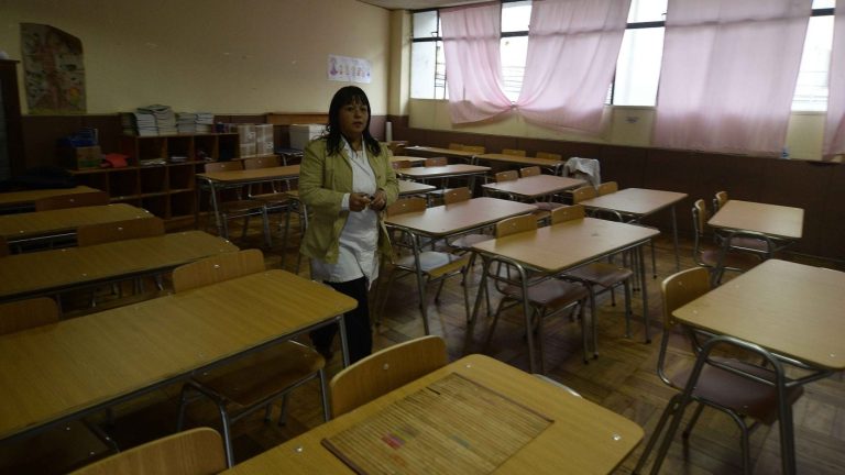 Mineduc informa fechas para pago de bonos a profesores: Aún no reciben aguinaldo de Navidad