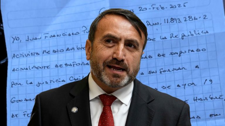 Diputado Pulgar se declara preso político e inicia huelga de hambre tras ser puesto en prisión preventiva