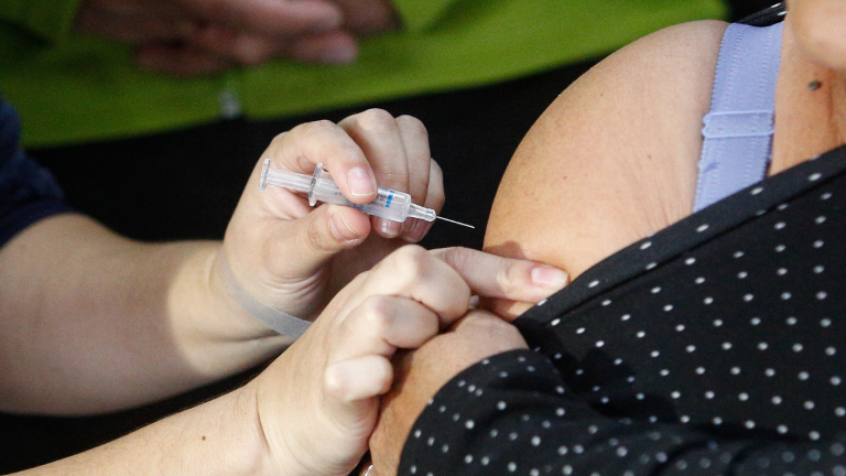 ¿Quiénes deben vacunarse?: Inicia Campaña de Inmunización contra la Influenza y Covid-19