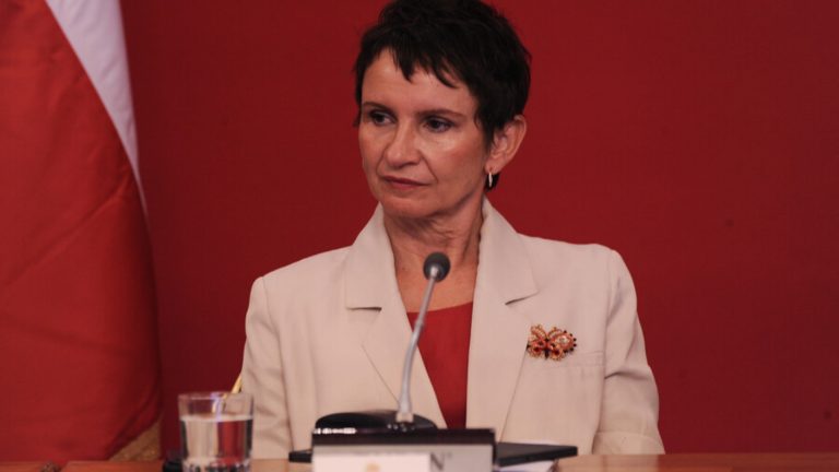 Crece expectación por inminente definición de ministra Tohá en carrera presidencial