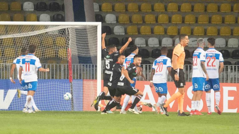 Palestino se impuso en penales y eliminó a Universidad Católica de la Copa Sudamericana
