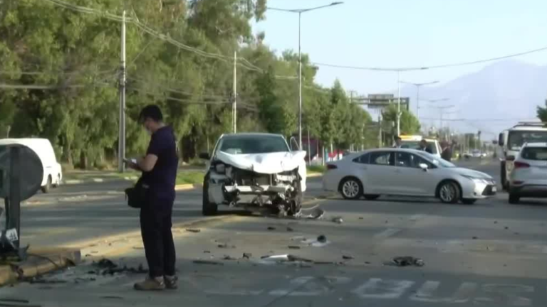 Vehículo de la PDI protagonizó colisión con auto particular durante persecución