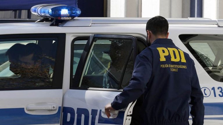 Ex asesor de parlamentario quedó con arresto domiciliario tras ser formalizado por abuso sexual a menor