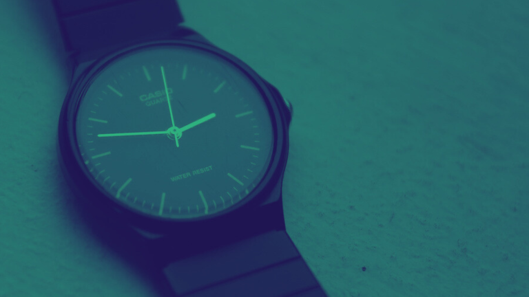 ¿Se atrasa o adelanta el reloj en horario de invierno? Esto debes hacer en el cambio de hora