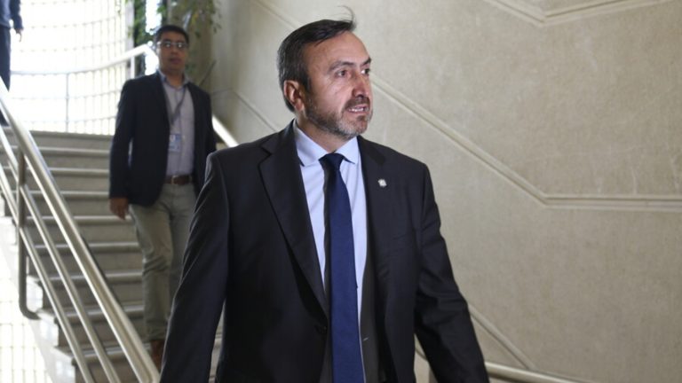 Tribunal revoca prisión preventiva de diputado Pulgar, investigado por presuntos delitos sexuales