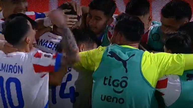 Tras un balón detenido y aprovechando el juego aéreo: Paraguay anotó el primero ante La Roja