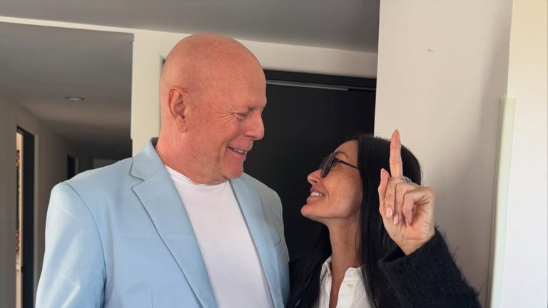 Bruce Willis reaparece irradiando buen humor en su cumpleaños 70: Bailó con Demi Moore