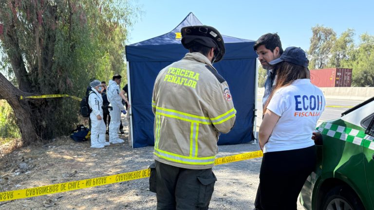 Investigan hallazgo del cadáver de hombre en canal en Peñaflor