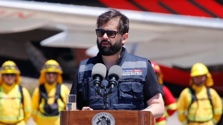 Presidente Boric a afectados por incendios forestales en el sur: “Tengan certeza de que no les vamos a dejar”